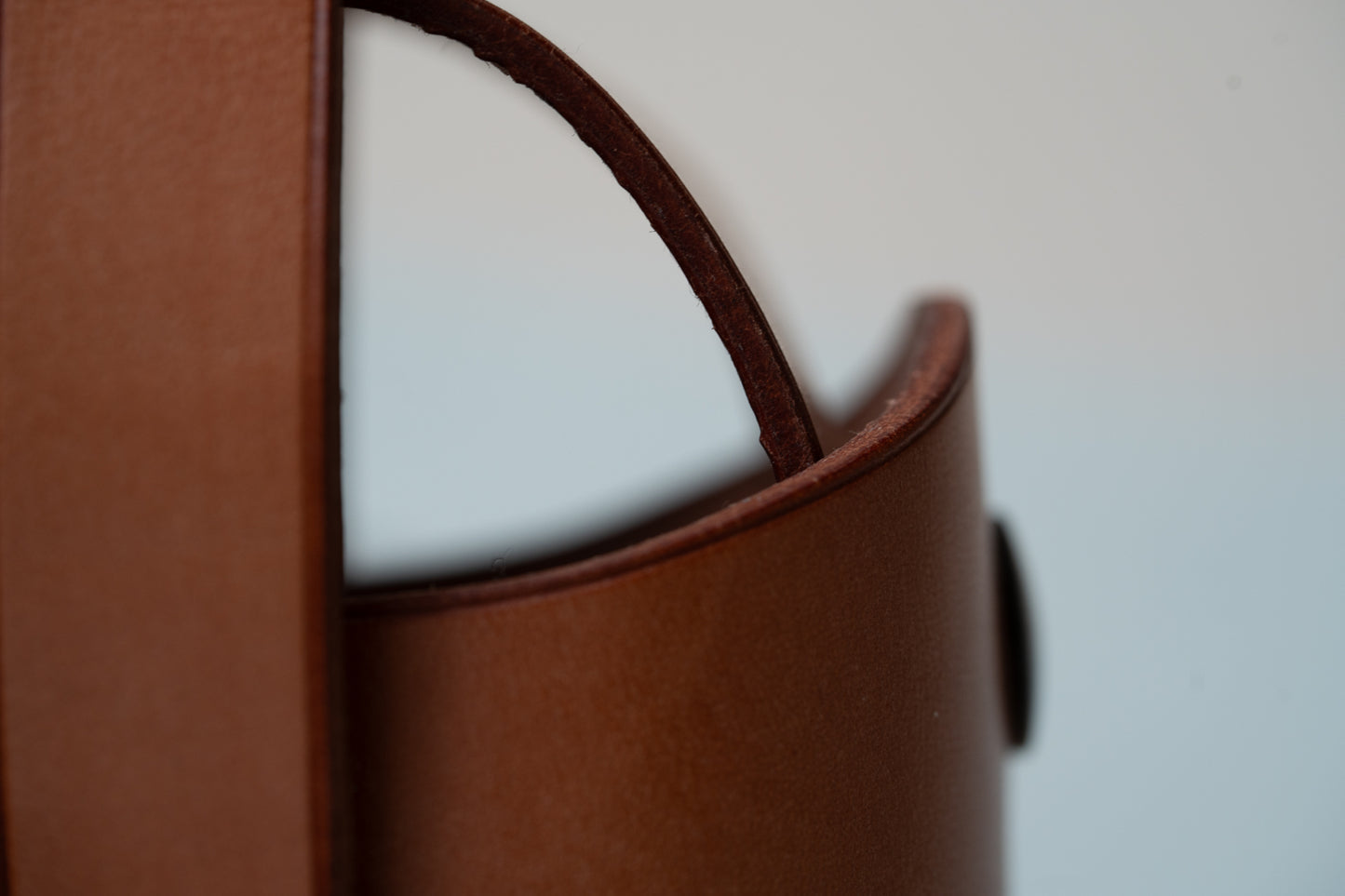 Sacoche cuir naturel, couture noire
