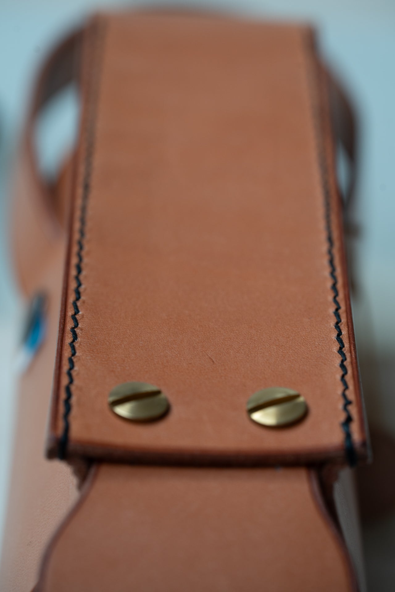 Sacoche cuir naturel, couture noire